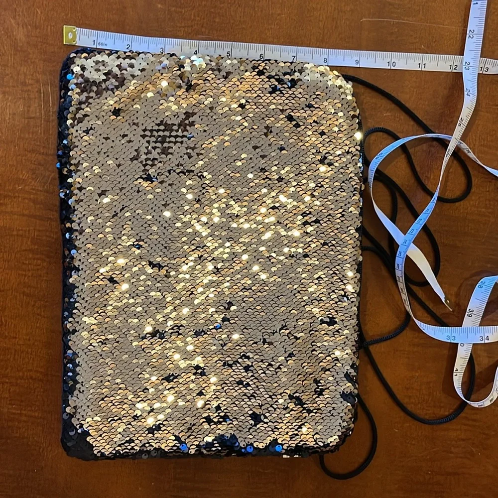 Sequin reversible silver & blue purse clutch tablet bag. Faux fur back, zipper.